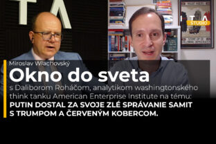 Dalibor Roháč z American Enterprise Institute v rozhovore s Miroslavom Wlachovským pri natáčaní podcastu Okno do sveta v Štúdiu SITA