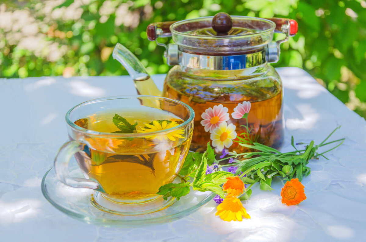 Letné čaje zo záhrady