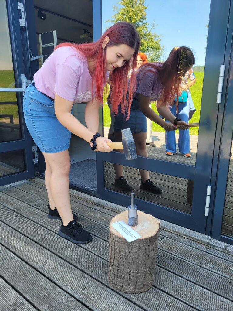 Návštevníci si na záver môžu vyraziť vlastnú mincu.