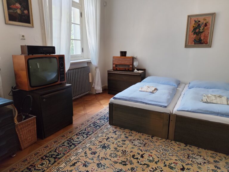 Zámok Dobříš ako domov spisovateľov.