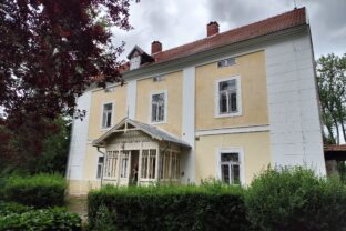 Pamätník Karla Čapka v Starej Huti: Ponorte sa do sveta muža, ktorý dal svetu slovo „robot“