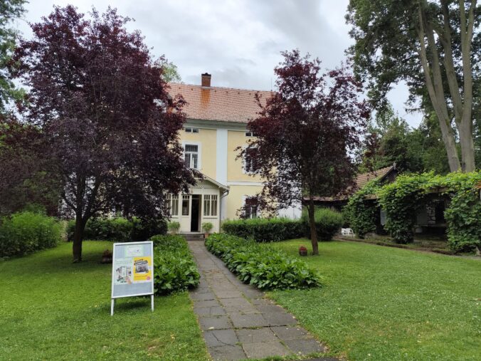 Pamätník Karla Čapka v Starej Huti