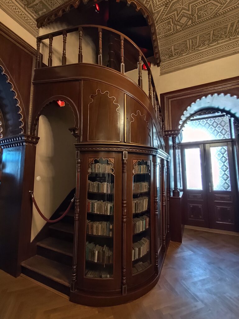 Točité schodisko v Maurskom sále.