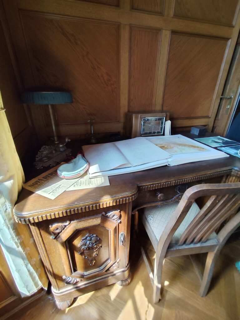 Malá pracovňa Adolfa Schebka.