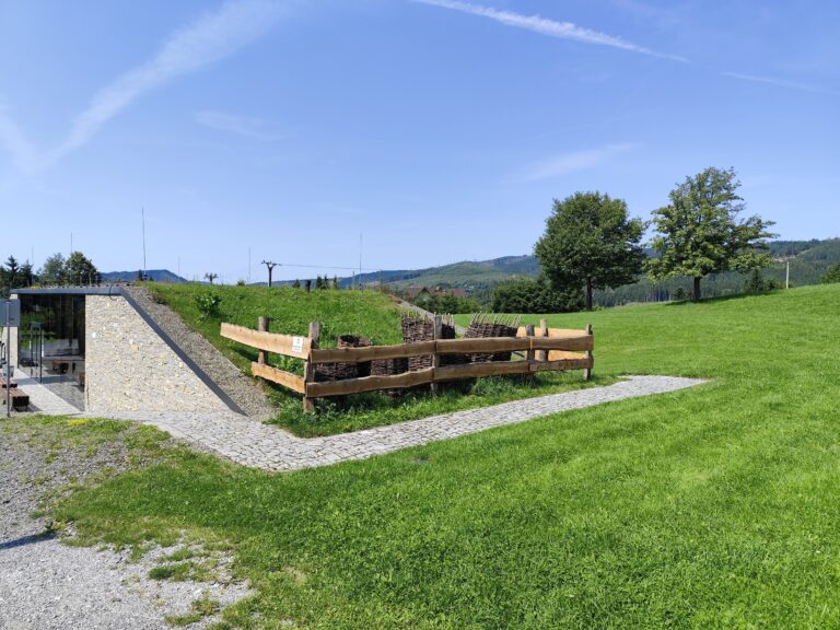 Historické opevnenie Velká Šance pri Mostoch u Jablunkova s kamennými hradbami a zachovanými valmi