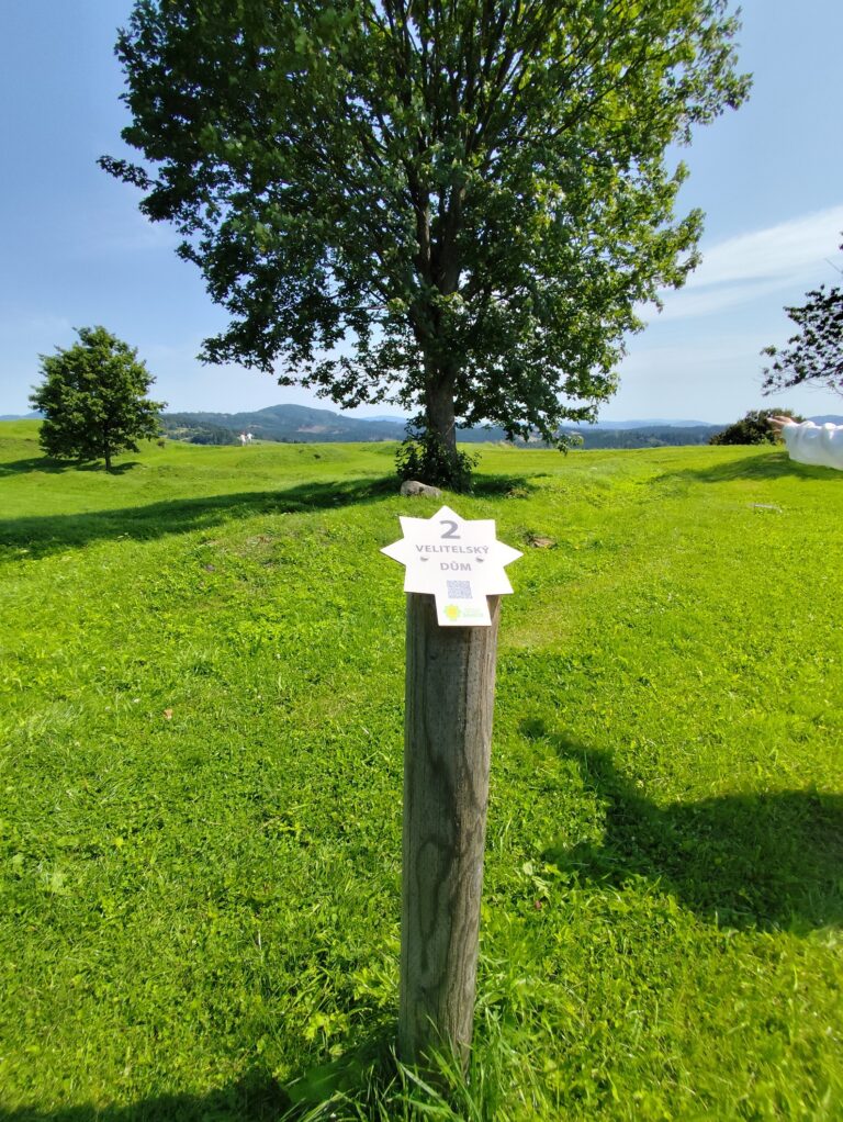 Historické opevnenie Velká Šance pri Mostoch u Jablunkova s kamennými hradbami a zachovanými valmi