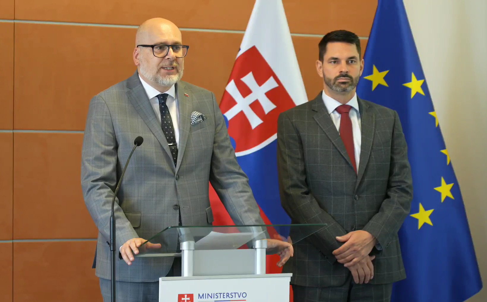 Doplňujúce komunálne voľby budú v septembri v 33 obciach, v Petržalke otestujú používanie elektronických dokladov – VIDEO