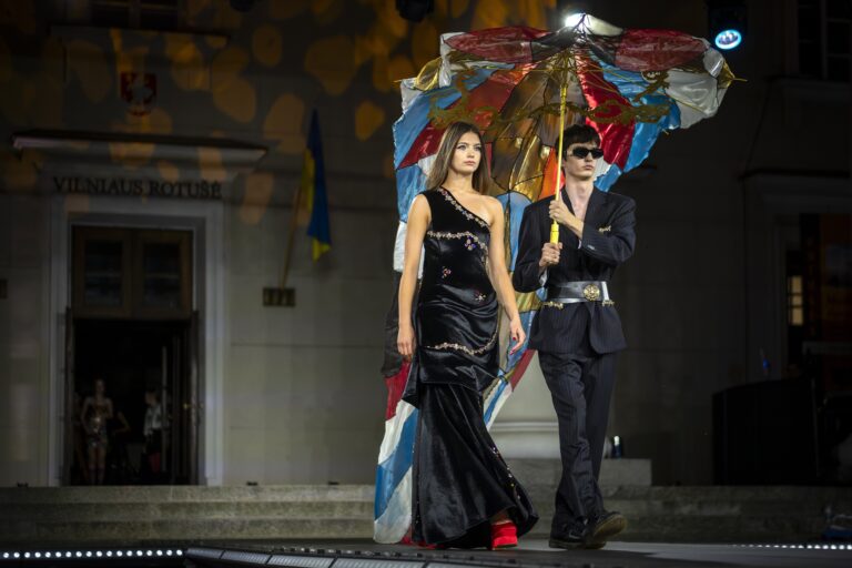 modelky móda námestie ľudia