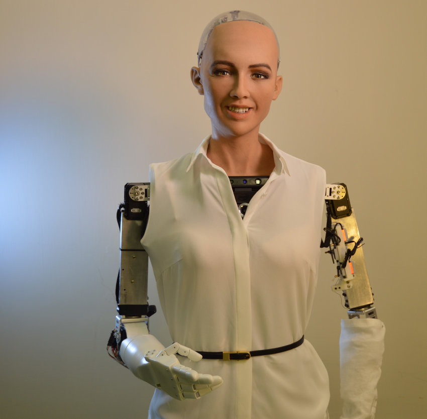 Najzna mejsi humanoid sophia sa uz uci po slovensky. na slovakiatechu sa s nou mo zete osobne porozpra vat.jpg