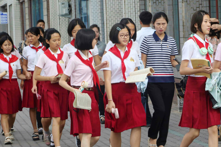 študenti ľudia rovnošaty