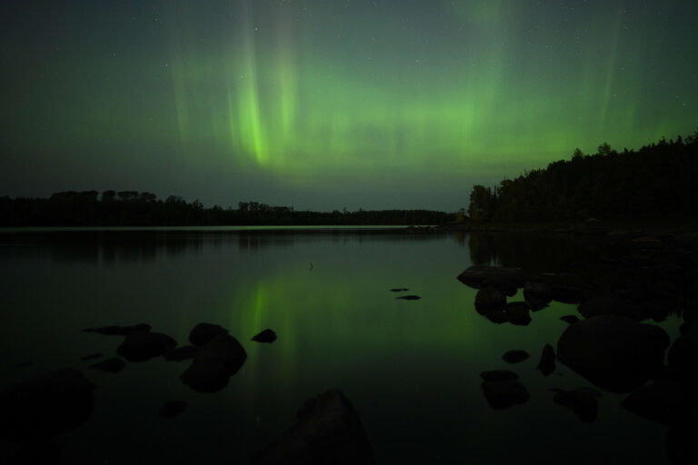 krajina hory krajina jazero aurora borealis polárna žiara