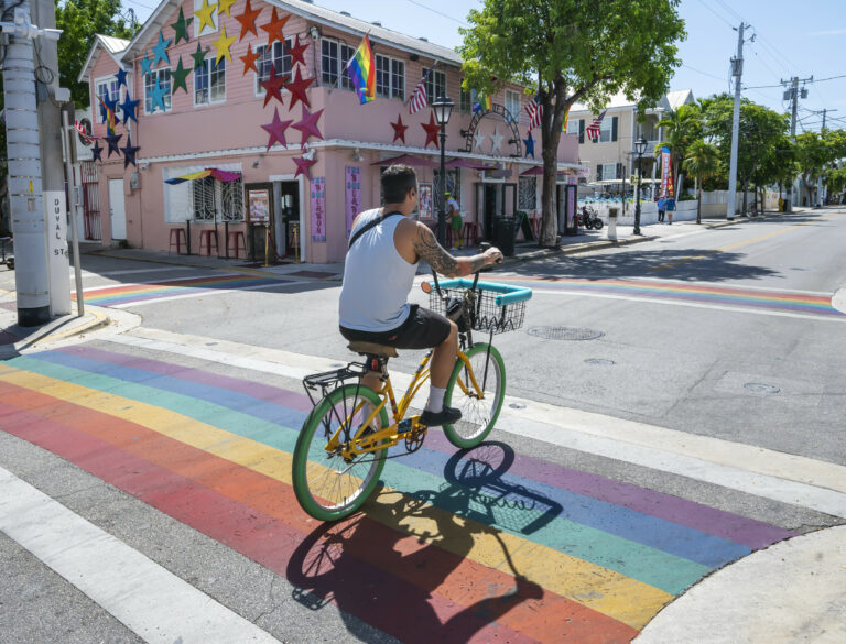 Cyklista dúha prechod bicykel