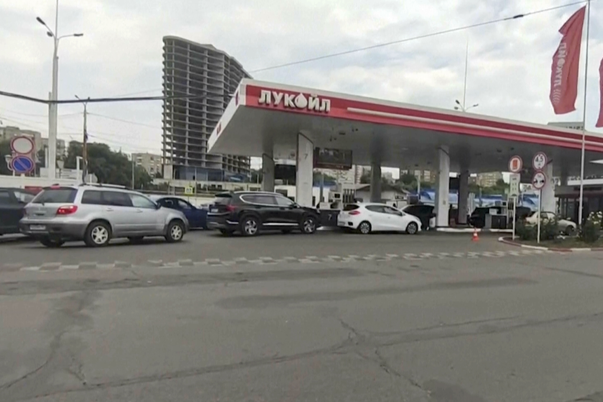 Rusko predĺžilo zákaz vývozu benzínu v snahe znížiť ceny