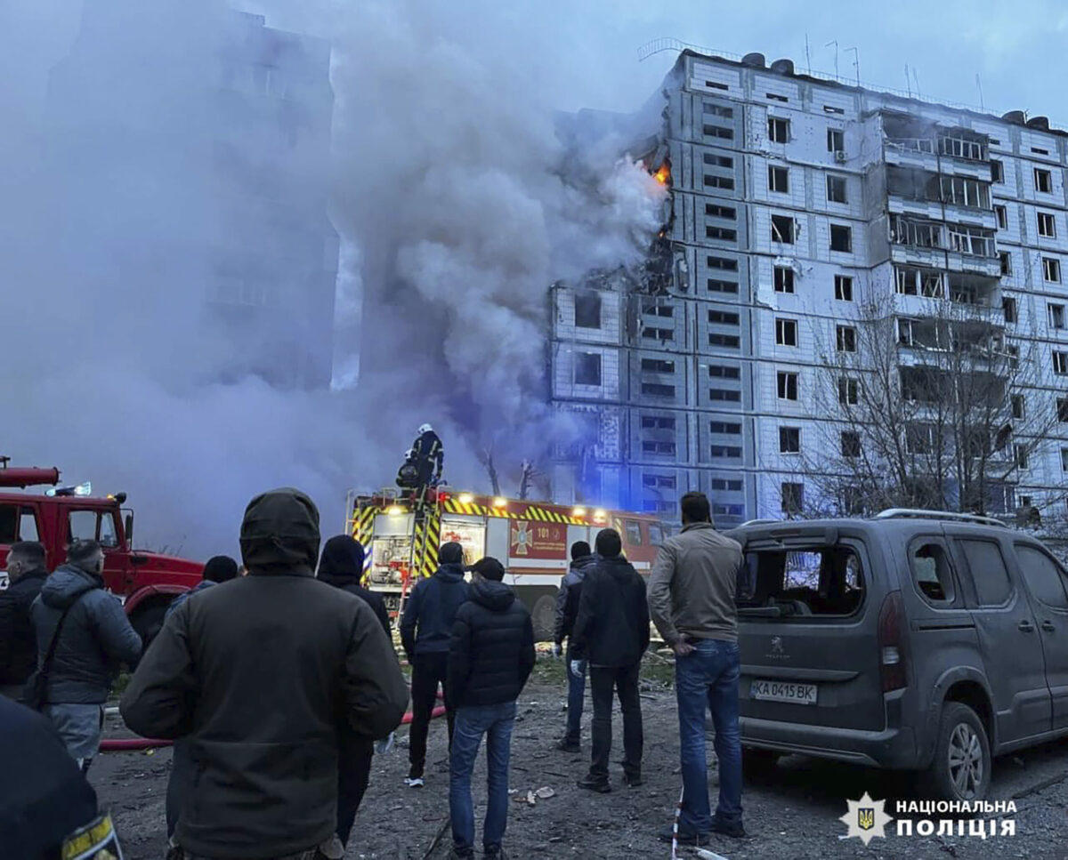 Počet obetí ruského útoku na Kyjev stúpol na 23