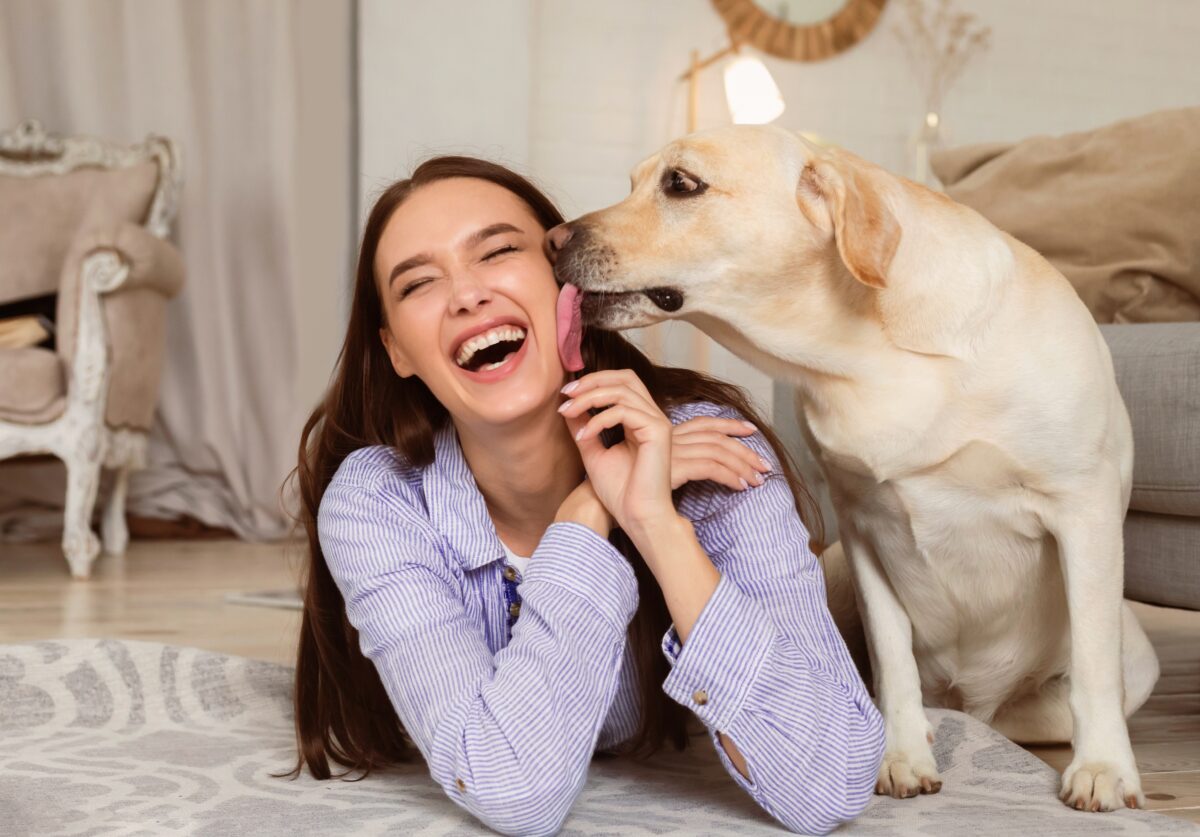 žena so psom