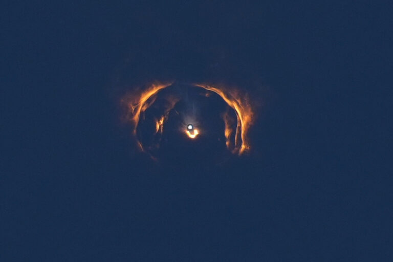 SpaceX Starship raketa let oheň plameň