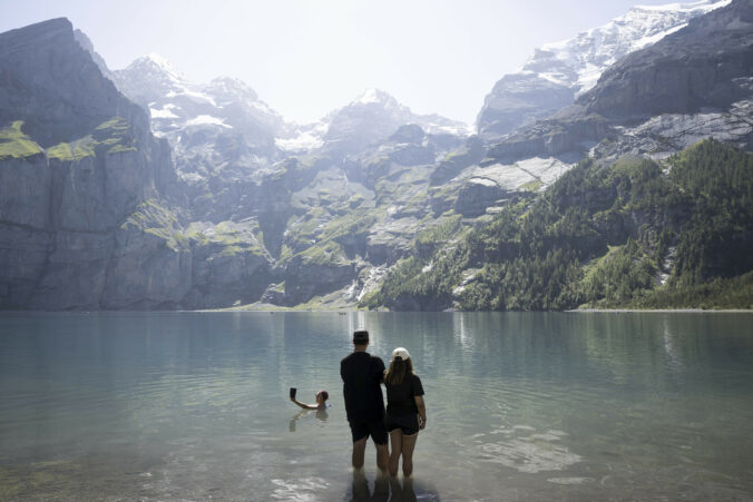 jazero Oeschinen Turisti ľudia hory