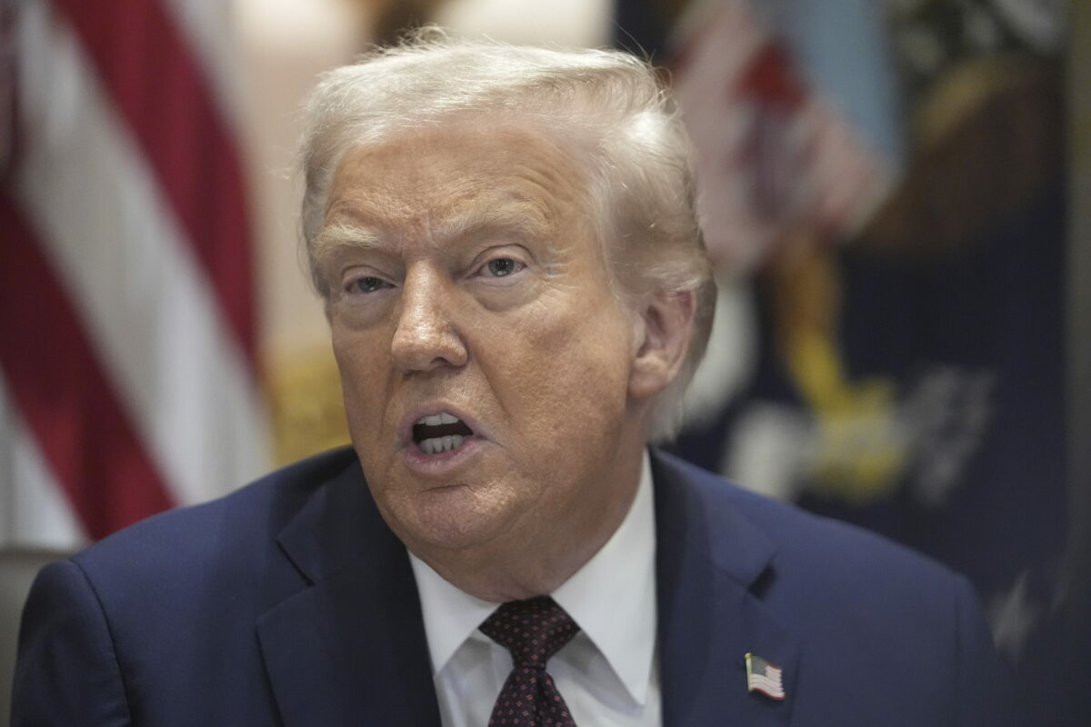 Trump vyzval na trestné stíhanie miliardára Georgea Sorosa a jeho syna
