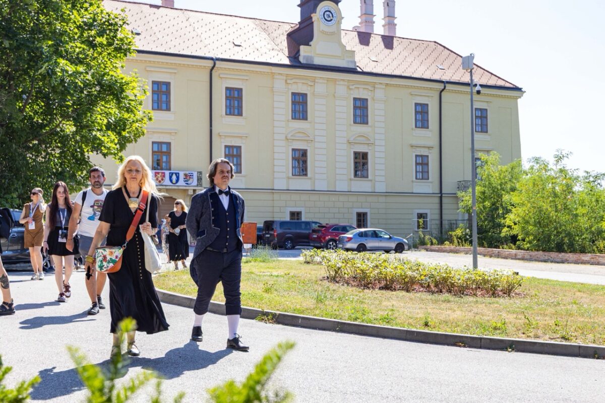 Jesenné výlety z Piešťan: Zámok, čipka aj hviezdy – teraz aj s vlastnou dopravou