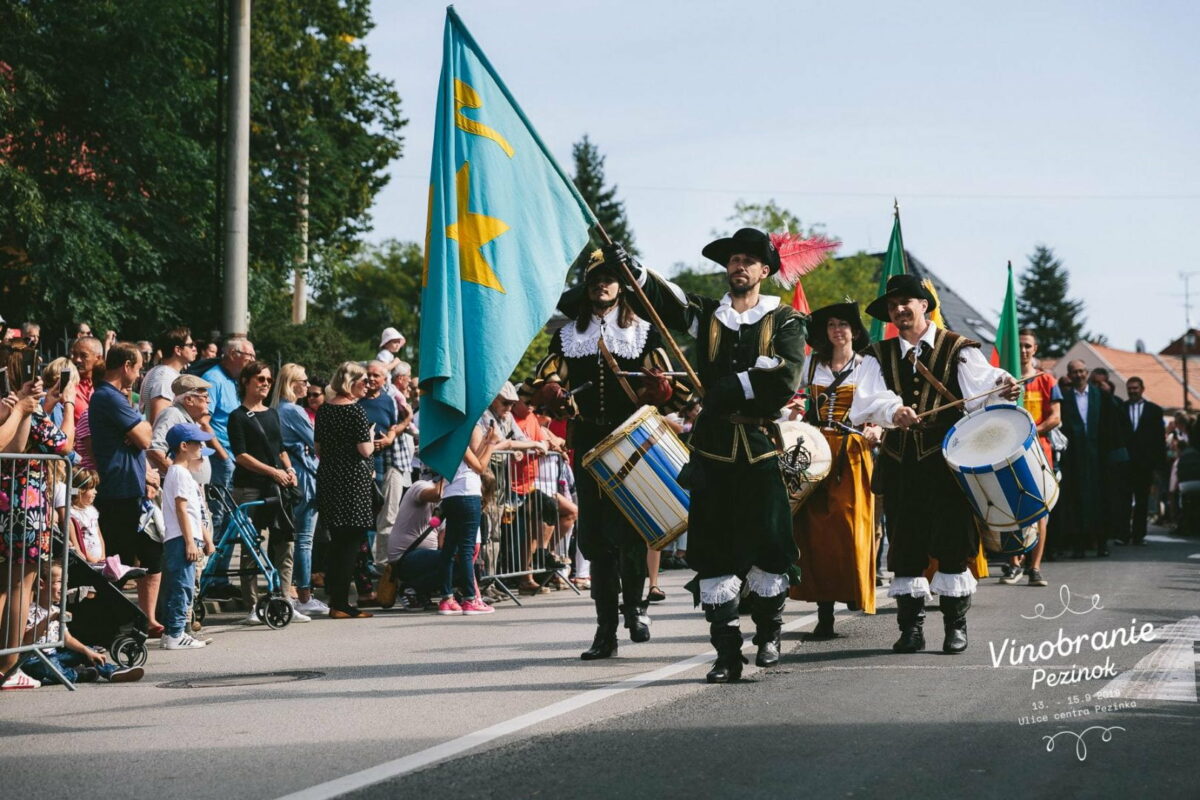2019 09 15 09 59 54 vinobranie pezinok 1620x1080 2.jpg