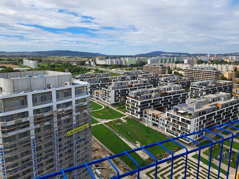 Slnečnice Nad mestom - výhľad z veže M1