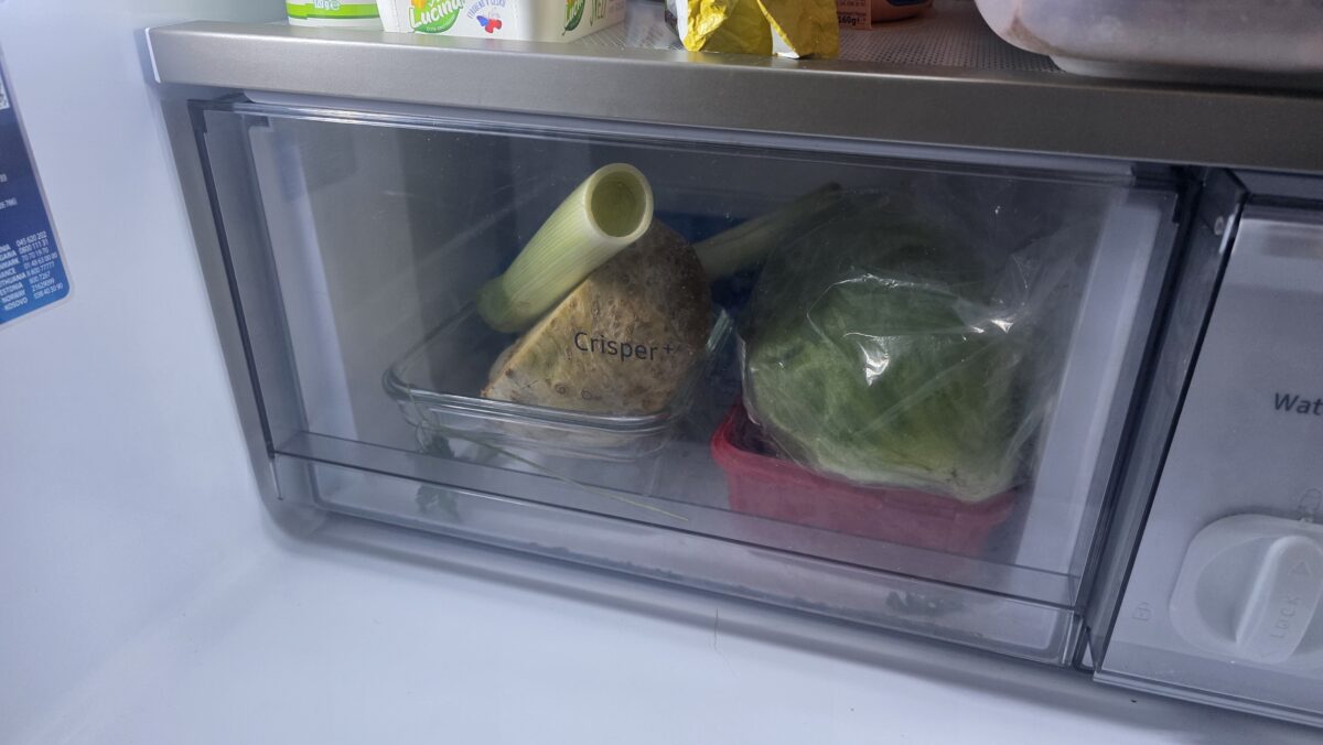 šuplík v chladničke