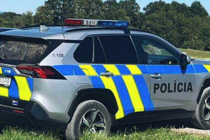 Policajné auto, polícia