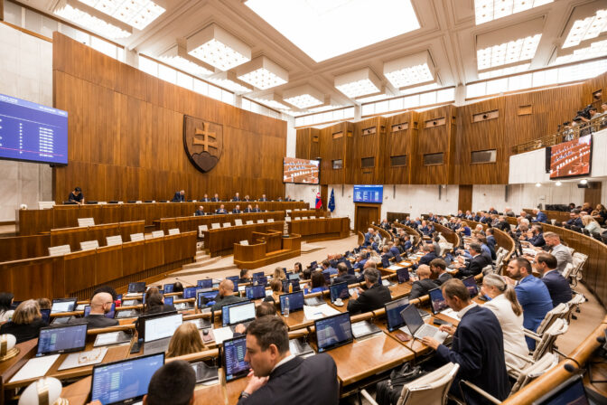 NR SR, parlament