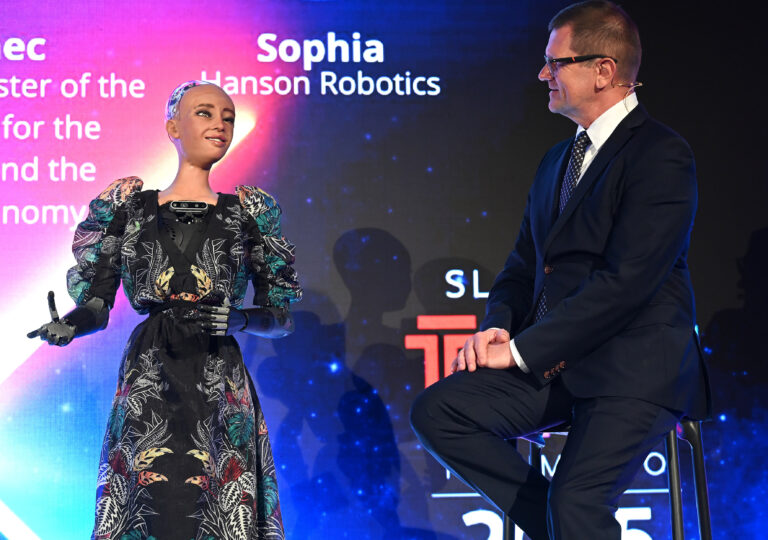 Umelá inteligencia Hanson Robotics Sophia Peter Kmec konferencia