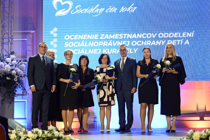 Svetlana Frajová Daniela Slezáková Erik Tomáš Andrea Gašincová riaditeľka Úradu sociálnej práce Lea Babič ocenenie Gabriela Jarabicová Jana Mitterpáková