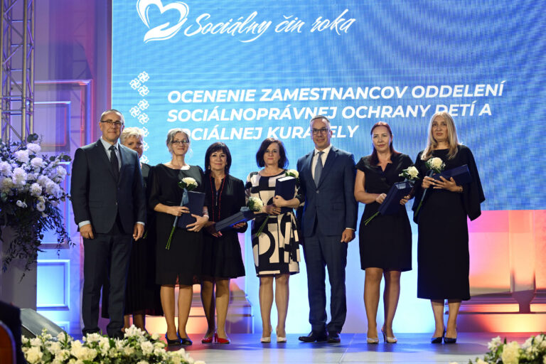 Svetlana Frajová Daniela Slezáková Erik Tomáš Andrea Gašincová riaditeľka Úradu sociálnej práce Lea Babič ocenenie Gabriela Jarabicová Jana Mitterpáková