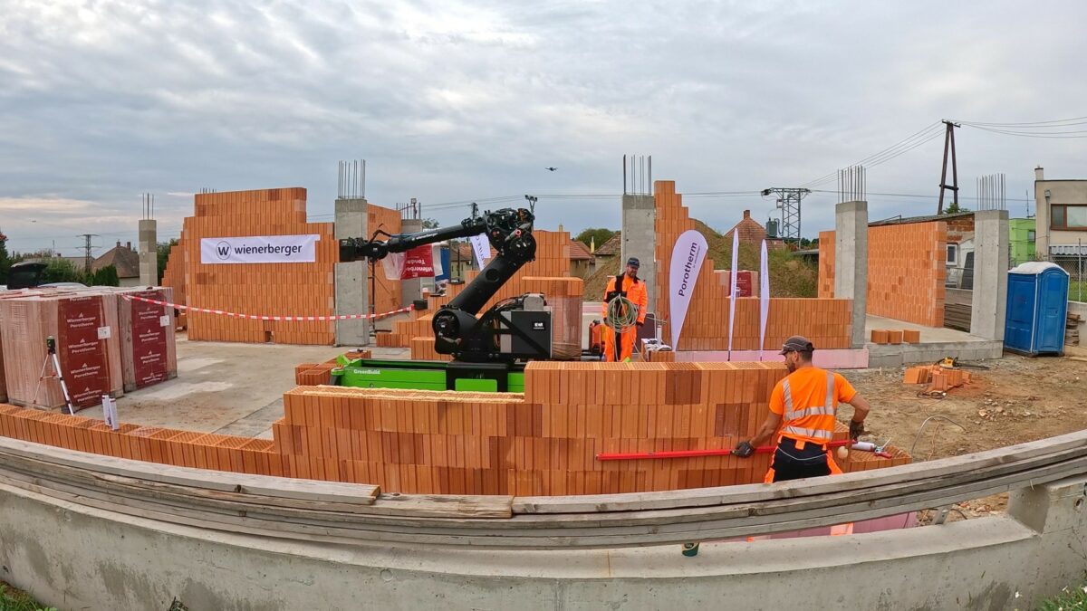 STAVEBNÍCTVO: Murovací robot WLTR na Slovensku