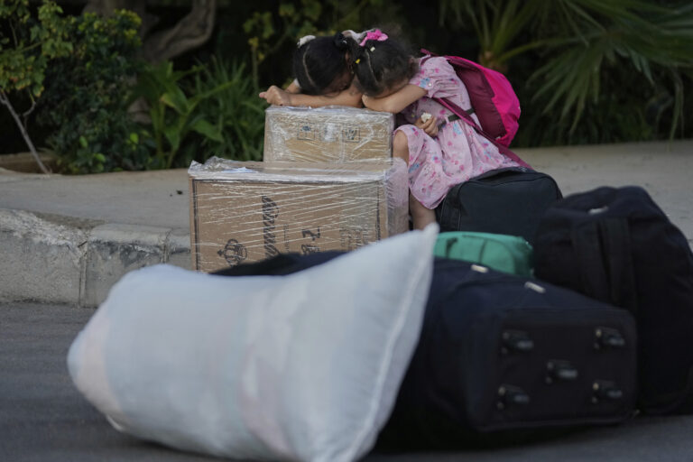 deti utečenci kufor krabice