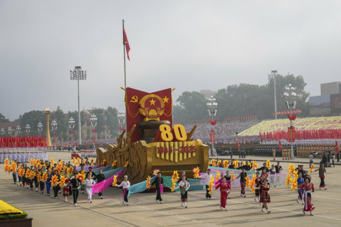 vozidlo 80. výročie národný sviatok Vietnam
