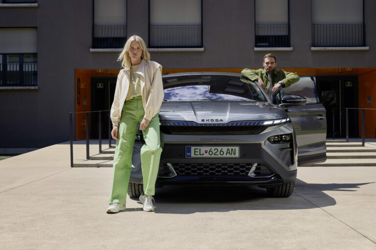 Elroq_rs_stills_lifestyle_14_1.jpg