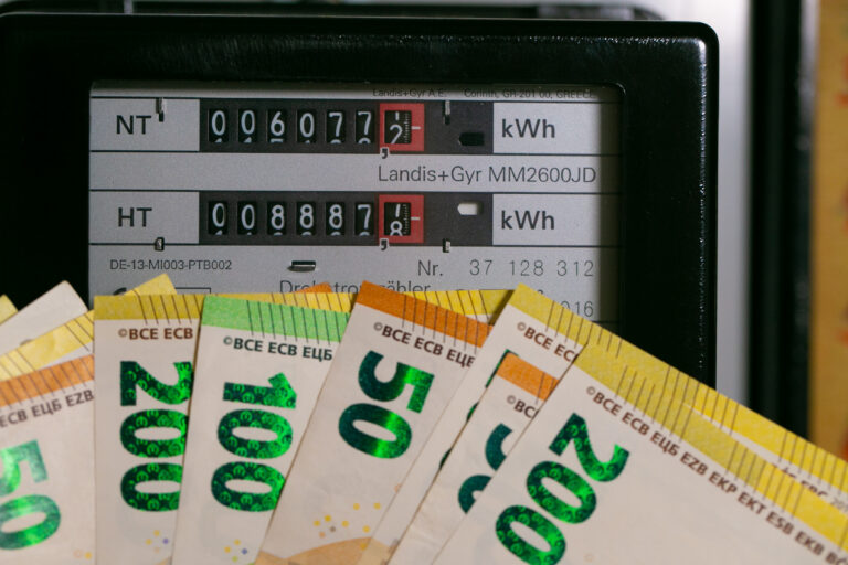 Energopoukážky, adresná energopomoc, energie, ceny, elektrina