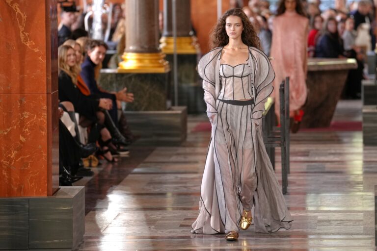 móda prehliadka Louis Vuitton modelka