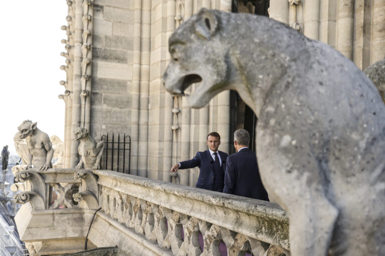 prezident Emmanuel Macron Philippe Jost Notre Dame katedrála