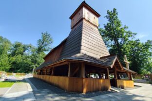 Drevený kostolík v Gutech – replika pôvodnej stavby z roku 1563