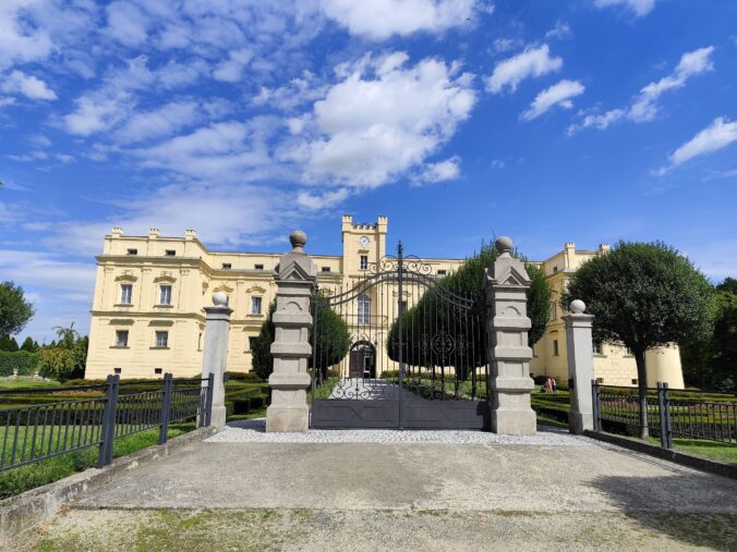 Zámok Slezské Rudoltice a jeho park kedysi pruský kráľ označil za div sveta