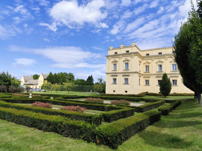 Zámok Slezské Rudoltice a jeho park kedysi pruský kráľ označil za div sveta
