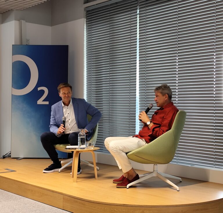 O2 spúšťa kampaň Otázka za milión: Ako odhaliť podvody, pri ktorých hrá hlavnú úlohu AI