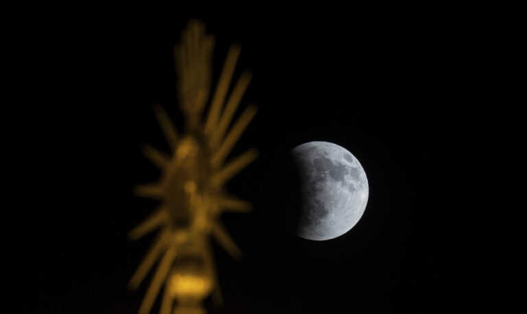 spln zatmenie Mesiac čiastočné