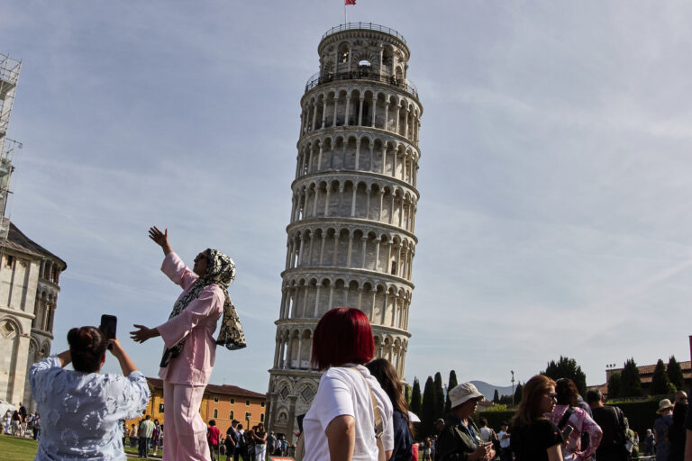 šikmá veža v Pise ľudia turisti turizmus