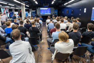 Junior security summit prepojil studentov s expertmi z praxe.jpg