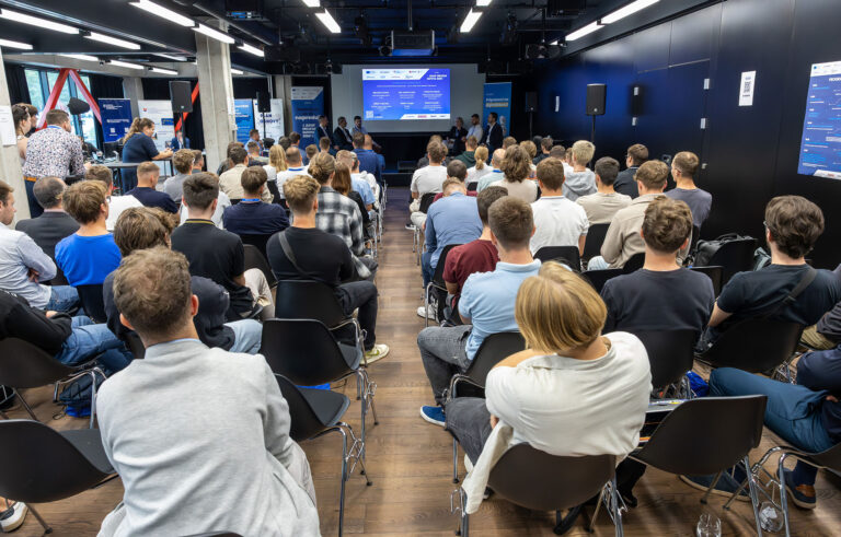Junior security summit prepojil studentov s expertmi z praxe.jpg