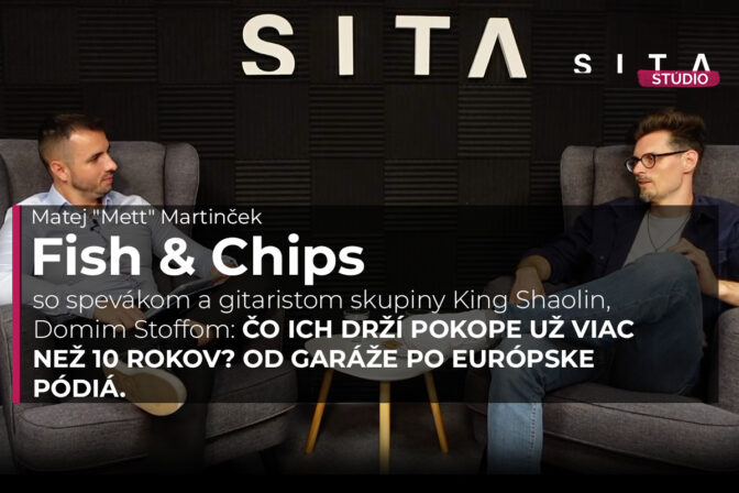 Domi Stoff z kapely King Shaolin v rozhovore s Matejom Martinček počas natáčania video podcastu Fish&Chips v Štúdiu SITA.