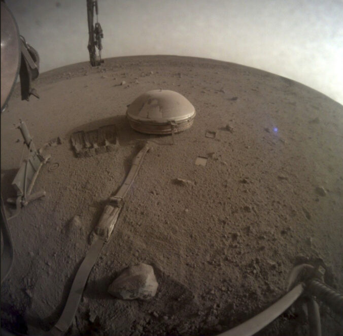 Mars seizmometer pristávací modul InSight NASA