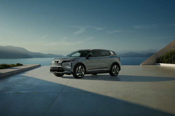 Mitsubishi_eclipse_cross_ev_01.jpg