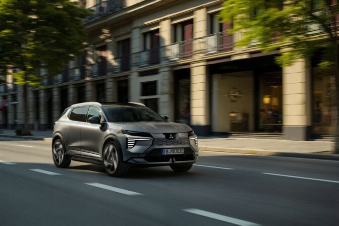 Mitsubishi_eclipse_cross_ev_10.jpg